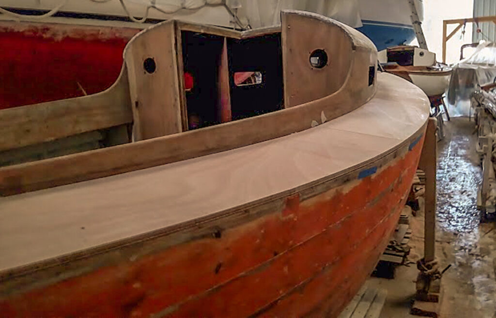 Panneaux pont prêts à être collés.